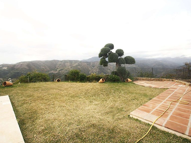 Villa for Sale in Istán, Malaga 7