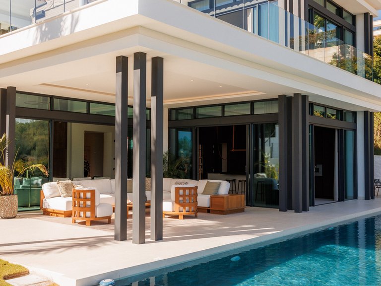Villa for Sale in The Golden Mile, Malaga 4