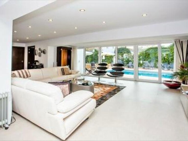 Villa for Sale in San Pedro De Alcántara, Malaga 2