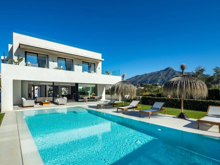 Villa for Sale in Costa del Sol Marbella, Malaga 11