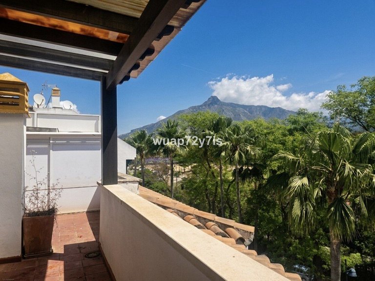 Apartment for Sale in Nueva Andalucía, Malaga 10