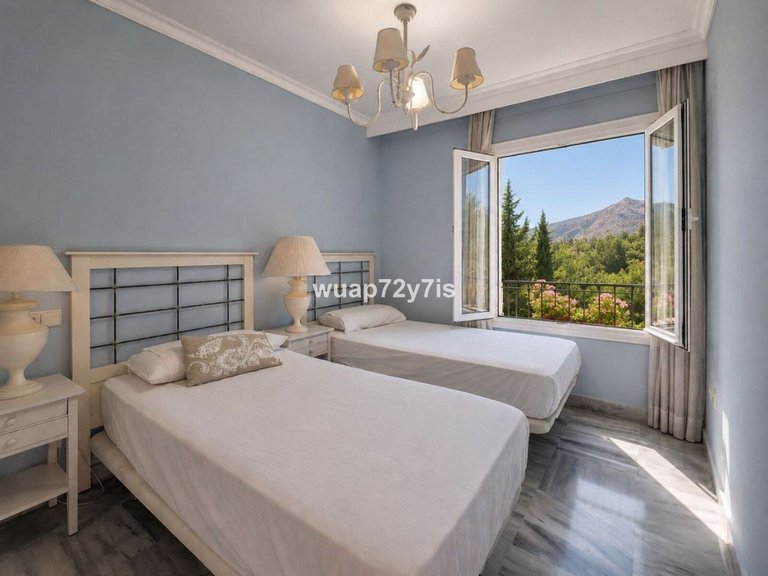 Apartment for Sale in Nueva Andalucía, Malaga 11