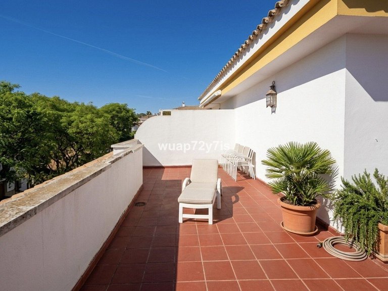 Apartment for Sale in Nueva Andalucía, Malaga 16