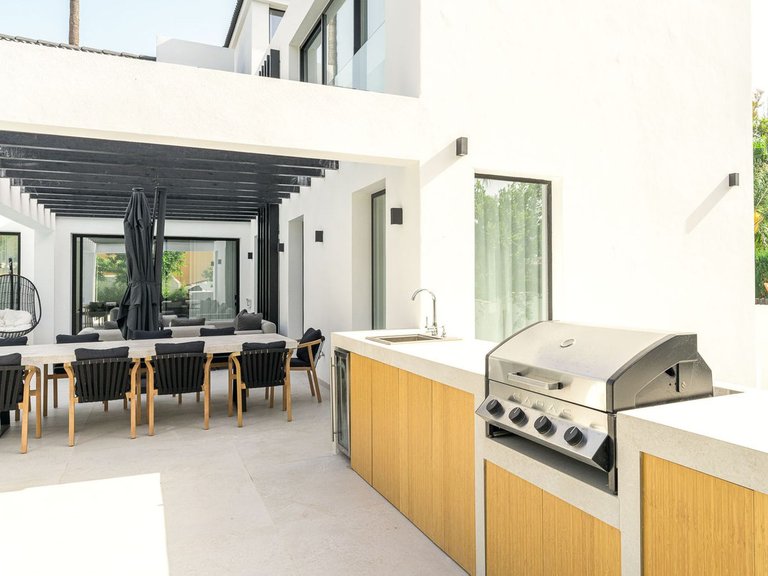 Villa for Sale in Nueva Andalucía, Malaga 13