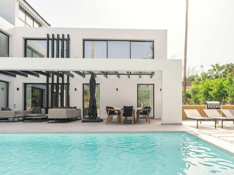Villa for Sale in Nueva Andalucía, Malaga 16