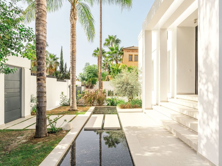 Villa for Sale in Nueva Andalucía, Malaga 19