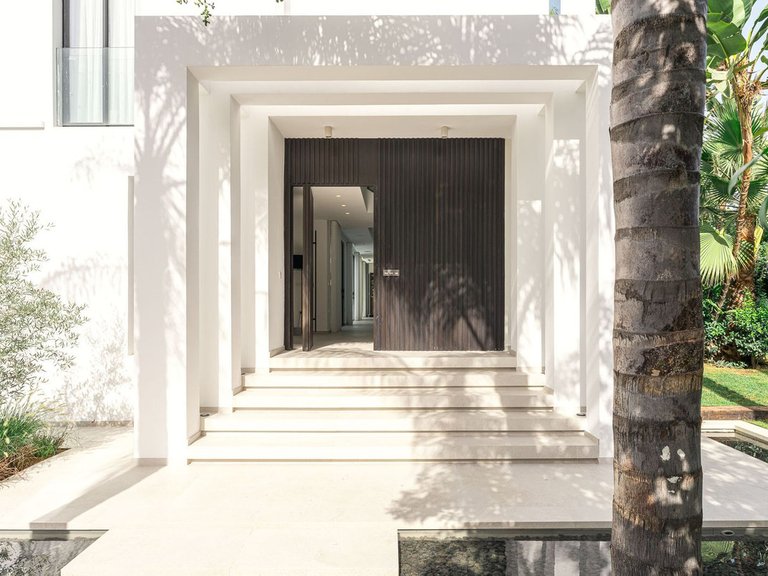 Villa for Sale in Nueva Andalucía, Malaga 2