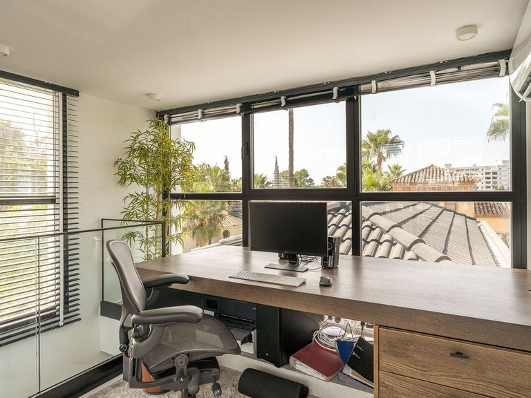 Villa for Sale in Nueva Andalucía, Malaga 28