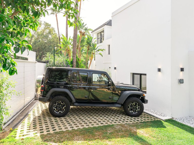 Villa for Sale in Nueva Andalucía, Malaga 43
