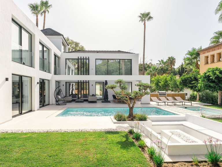 Villa for Sale in Nueva Andalucía, Malaga 44