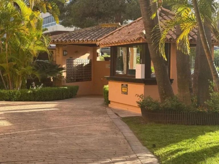 Apartment for Sale in Las Chapas, Malaga 17