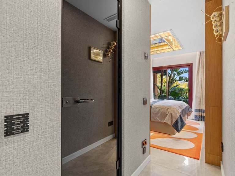 Apartment for Sale in Puerto Banús, Malaga 24