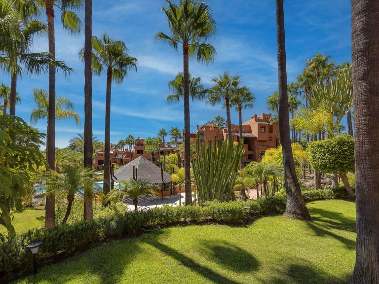 Apartment for Sale in Puerto Banús, Malaga 32