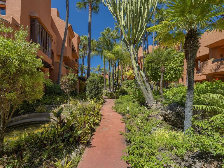 Apartment for Sale in Puerto Banús, Malaga 33