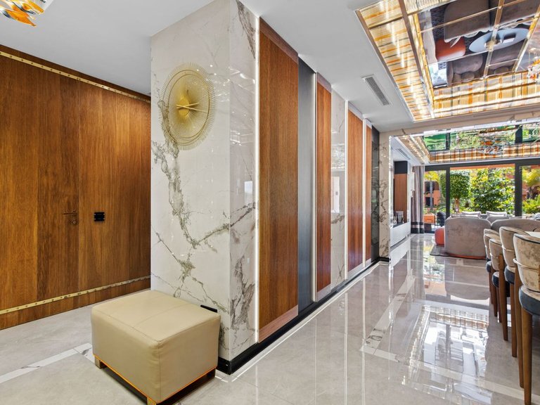 Apartment for Sale in Puerto Banús, Malaga 4