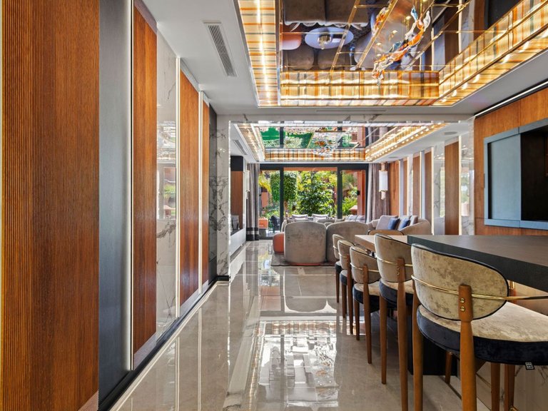 Apartment for Sale in Puerto Banús, Malaga 5