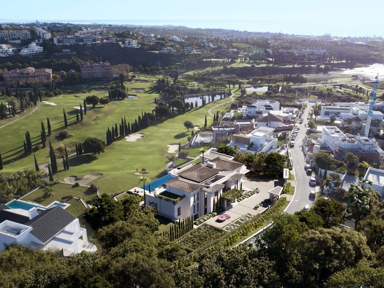 Villa for Sale in Los Flamingos, Malaga 11