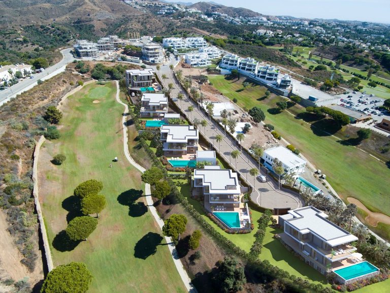 Villa for Sale in Cabopino, Malaga 5