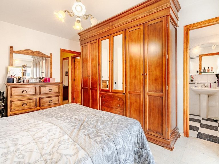Villa for Sale in Estepona, Malaga 10