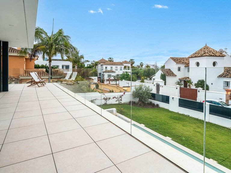 Villa for Sale in San Pedro De Alcántara, Malaga 16