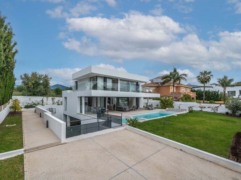 Villa for Sale in San Pedro De Alcántara, Malaga 2