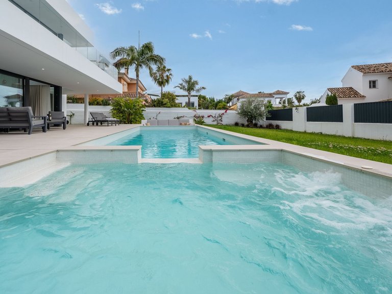 Villa for Sale in San Pedro De Alcántara, Malaga 3