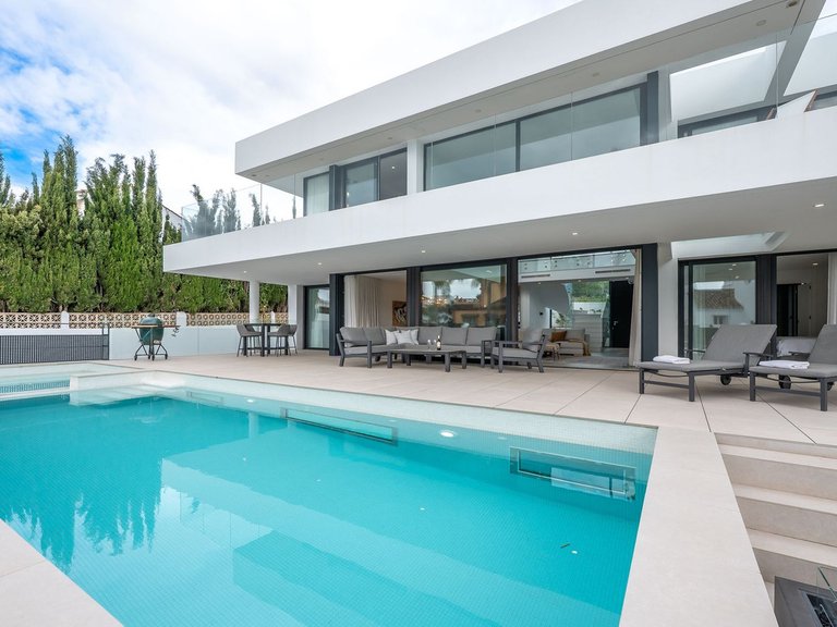 Villa for Sale in San Pedro De Alcántara, Malaga 35