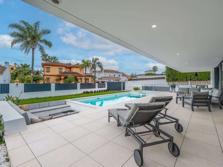 Villa for Sale in San Pedro De Alcántara, Malaga 37