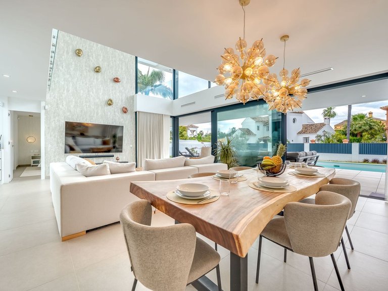 Villa for Sale in San Pedro De Alcántara, Malaga 4
