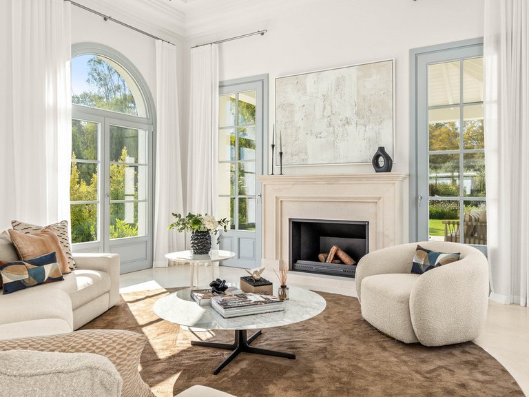 Villa for Sale in Costa del Sol Nueva Andalucía, Malaga 2