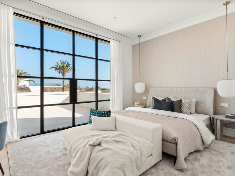 Villa for Sale in Costa del Sol Nueva Andalucía, Malaga 4