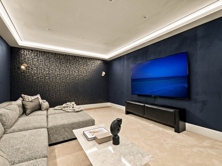 Villa for Sale in Costa del Sol Nueva Andalucía, Malaga 5
