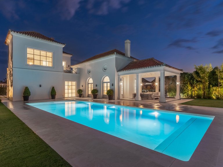 Villa for Sale in Costa del Sol Nueva Andalucía, Malaga 6