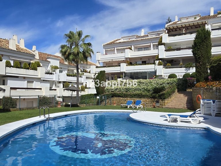 Apartment for Sale in Nueva Andalucía, Malaga 1