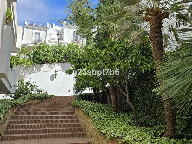 Apartment for Sale in Nueva Andalucía, Malaga 13