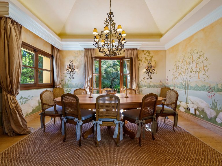 Villa for Sale in The Golden Mile, Malaga 10