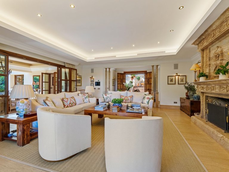 Villa for Sale in The Golden Mile, Malaga 12