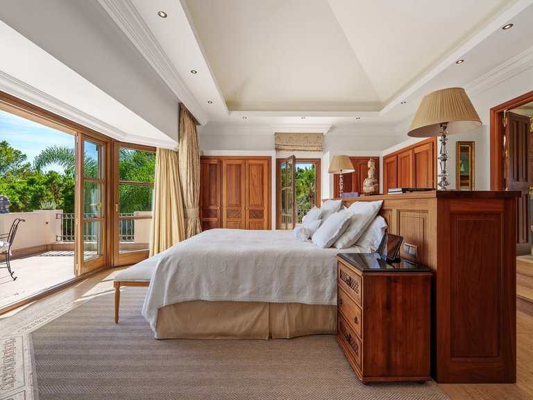 Villa for Sale in The Golden Mile, Malaga 16
