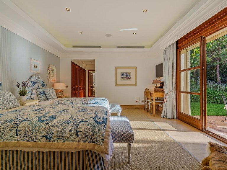 Villa for Sale in The Golden Mile, Malaga 17