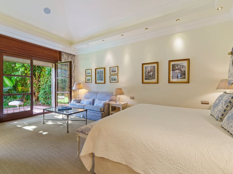 Villa for Sale in The Golden Mile, Malaga 18