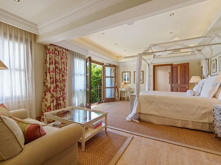 Villa for Sale in The Golden Mile, Malaga 19