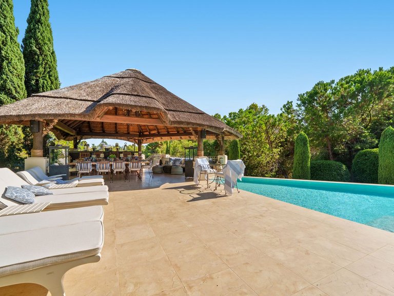 Villa for Sale in The Golden Mile, Malaga 2