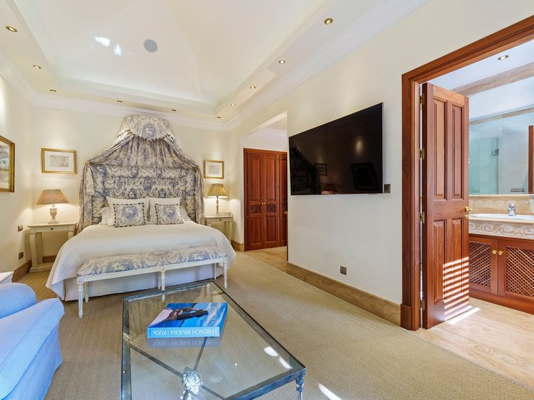 Villa for Sale in The Golden Mile, Malaga 20
