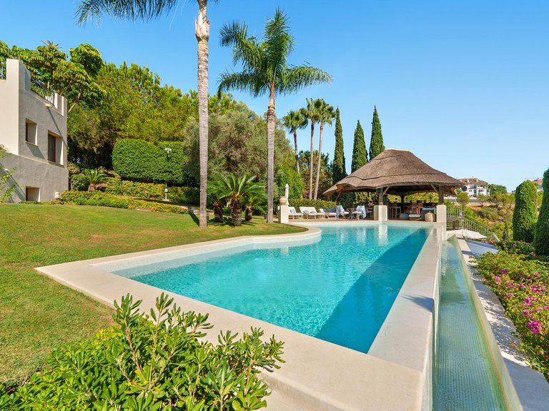 Villa for Sale in The Golden Mile, Malaga 21