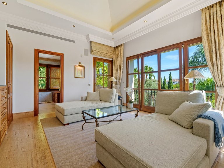 Villa for Sale in The Golden Mile, Malaga 22