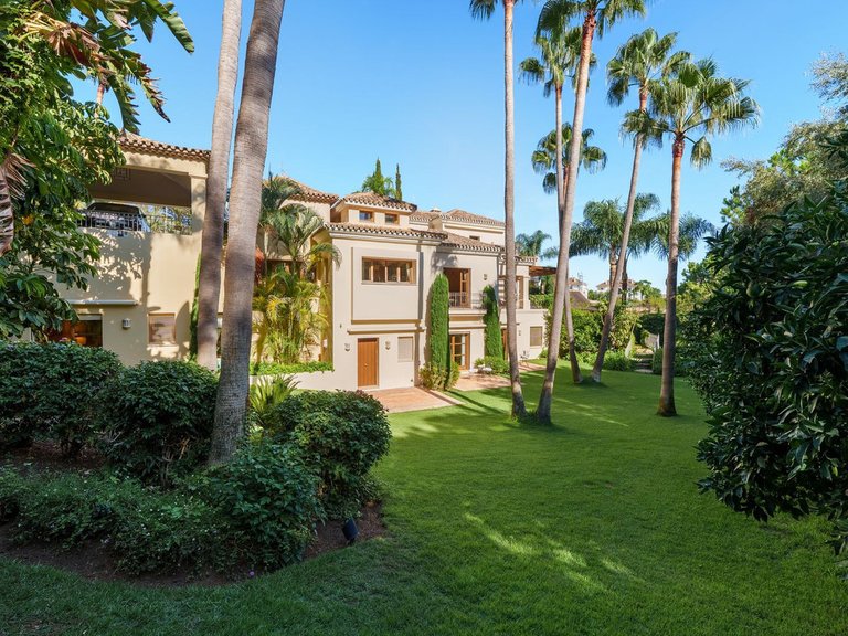Villa for Sale in The Golden Mile, Malaga 23