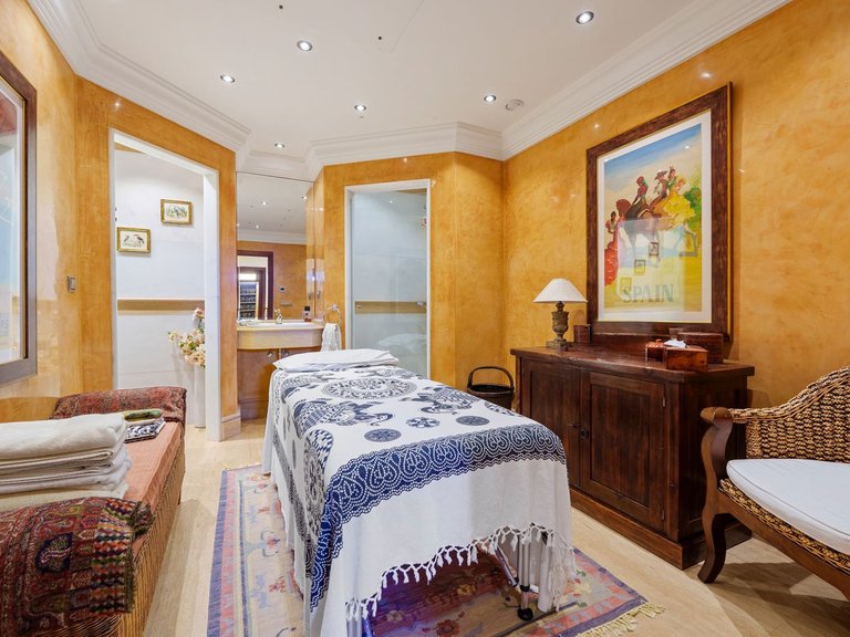 Villa for Sale in The Golden Mile, Malaga 24