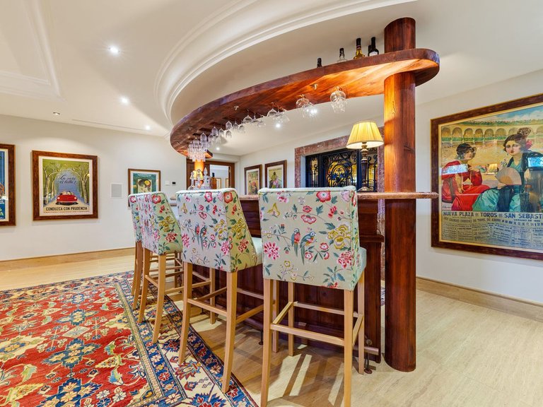 Villa for Sale in The Golden Mile, Malaga 25