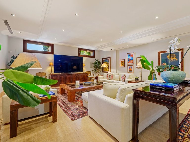 Villa for Sale in The Golden Mile, Malaga 26