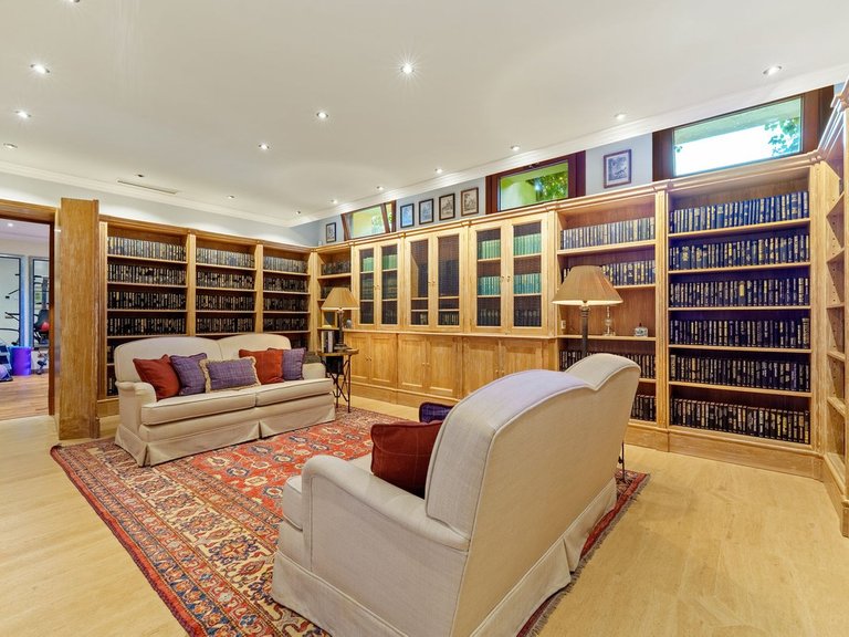 Villa for Sale in The Golden Mile, Malaga 27